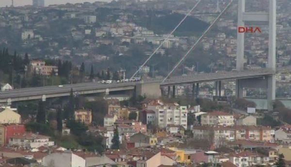 Boğaziçi Köprüsü'nde trafik durduruldu 