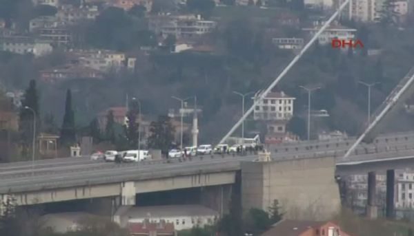 Boğaziçi Köprüsü'nde trafik durduruldu 