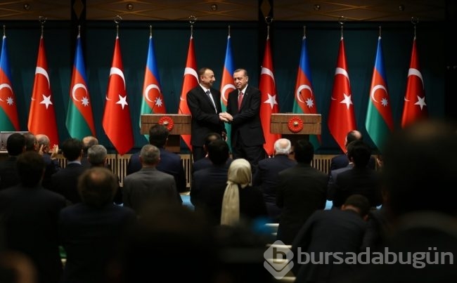 Toplantıya damga vuran an! Erdoğan'a defalarca sarıldı