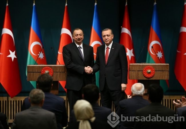 Toplantıya damga vuran an! Erdoğan'a defalarca sarıldı