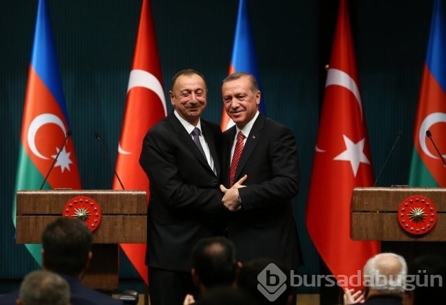 Toplantıya damga vuran an! Erdoğan'a defalarca sarıldı