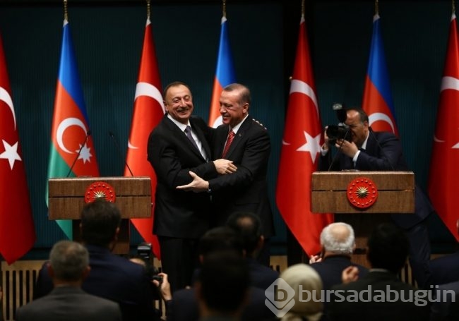 Toplantıya damga vuran an! Erdoğan'a defalarca sarıldı