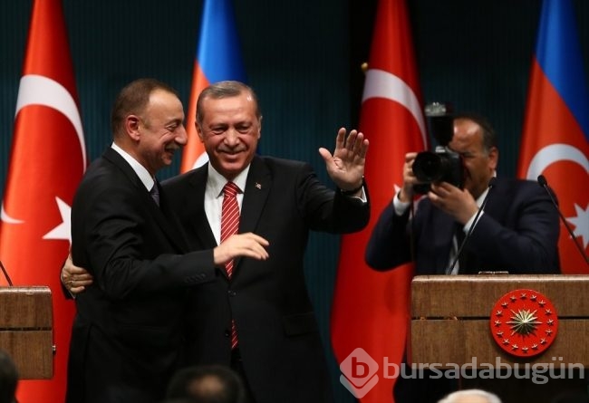 Toplantıya damga vuran an! Erdoğan'a defalarca sarıldı