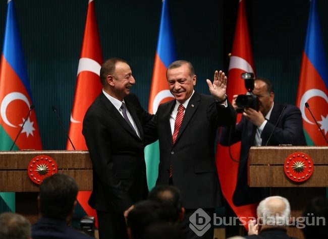 Toplantıya damga vuran an! Erdoğan'a defalarca sarıldı