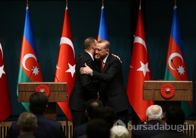 Toplantıya damga vuran an! Erdoğan'a defalarca sarıldı