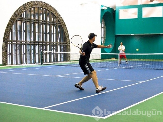 Muhteşem yerlere kurulmuş 16 tenis kortu
