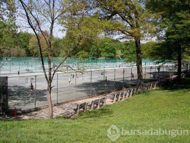 Muhteşem yerlere kurulmuş 16 tenis kortu

