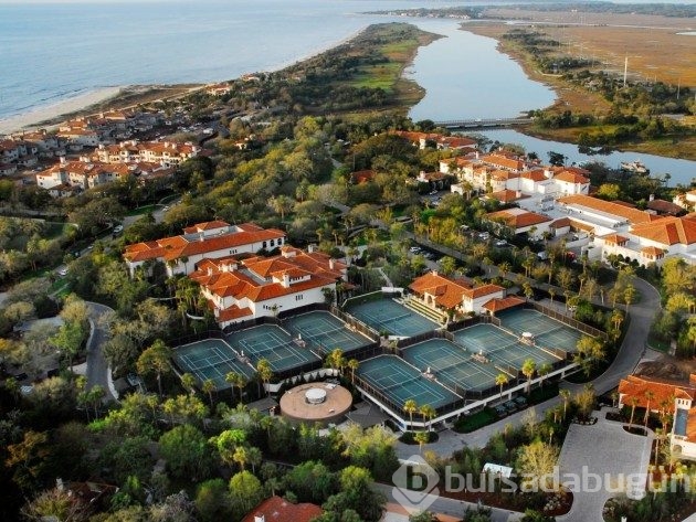 Muhteşem yerlere kurulmuş 16 tenis kortu
