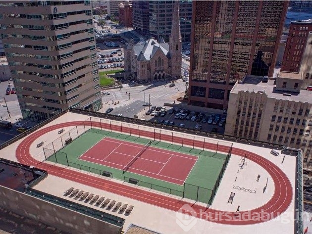 Muhteşem yerlere kurulmuş 16 tenis kortu
