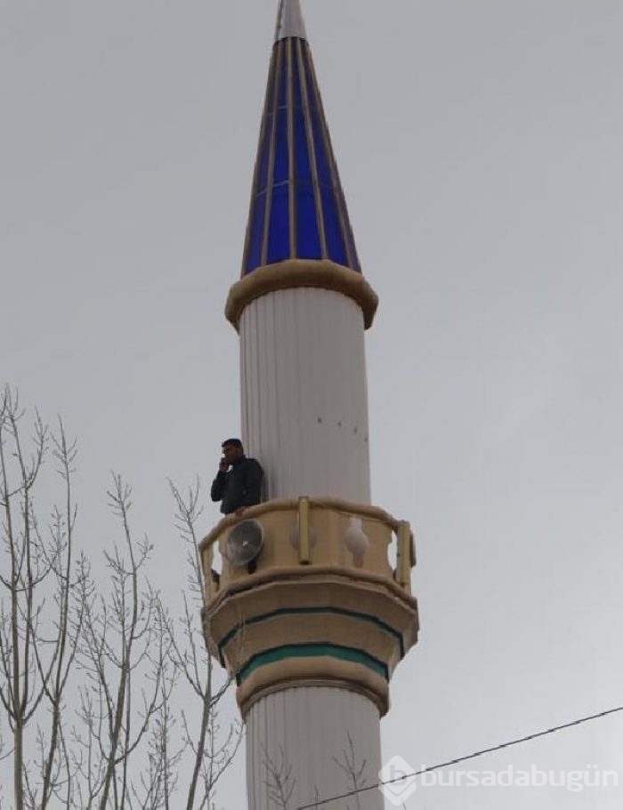 Bu köyün gençleri minareden inmiyor