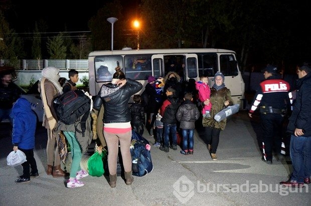 15 kişilik minibüsten 43 kaçak çıktı
