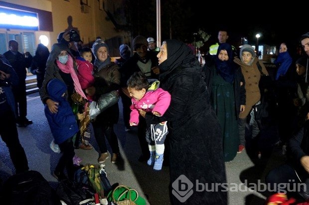 15 kişilik minibüsten 43 kaçak çıktı
