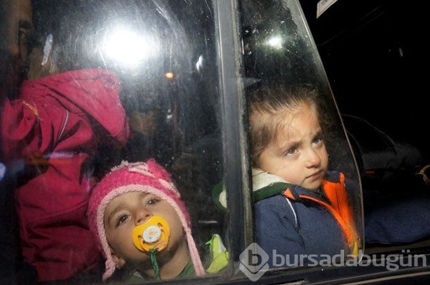 15 kişilik minibüsten 43 kaçak çıktı
