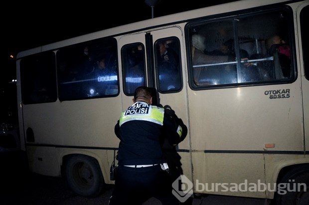 15 kişilik minibüsten 43 kaçak çıktı
