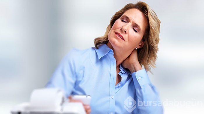 Büyük göğüsler bel ve boyun fıtığına neden oluyor
