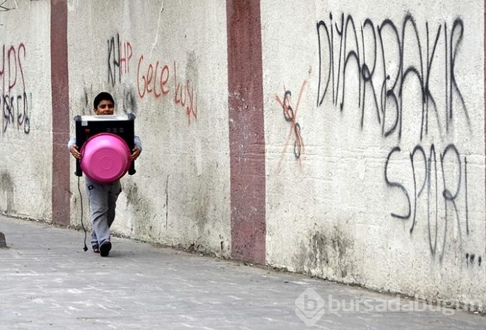 Sur'dan kaçıp Bağlar'a gelmişlerdi, yeniden yollara düştüler