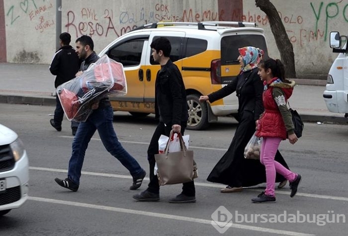 Sur'dan kaçıp Bağlar'a gelmişlerdi, yeniden yollara düştüler