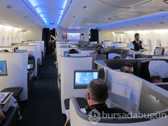 Dünyanın en büyük uçağı A380'i su bastı
