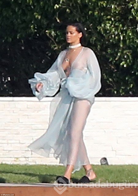 Rihanna yeni klibinde çırılçıplak
