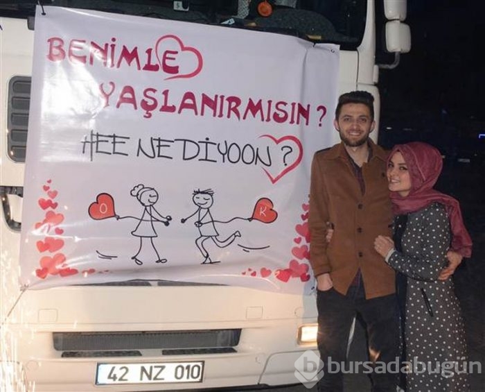 TIR'la sevgilisinin yolunu kesip, evlenme teklif etti