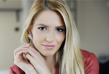 Dilara Öztunç'a doğum gününde otomobil hediye edildi