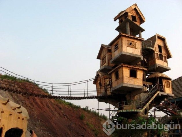 &#8203;13 fotoğrafla dünyanın en etkileyici ağaç evleri
