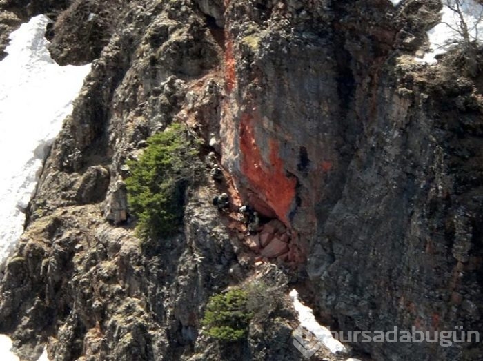 Tunceli'de komandolardan mağara operasyonu