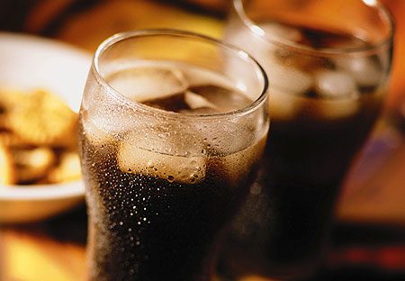 Her gün 10 kutu kola içti