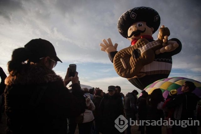 Sıcak hava balonları buluşması