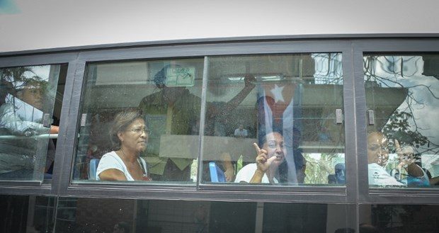 Obama'nın tarihi Küba ziyaretinde insan hakları protestosu