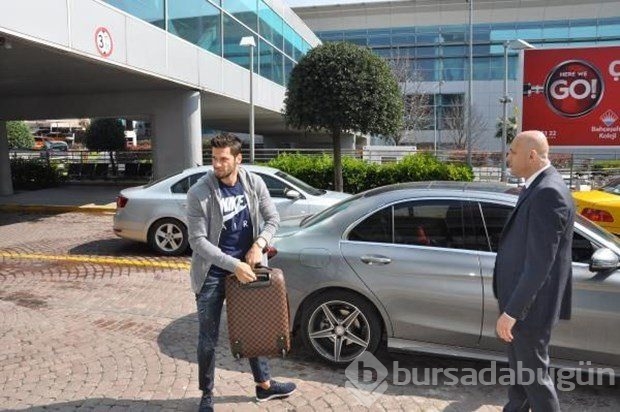 Milliler havaalanına tek tek geldi