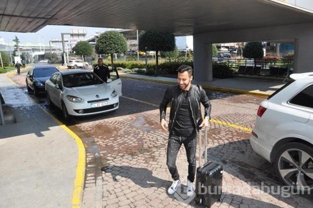 Milliler havaalanına tek tek geldi