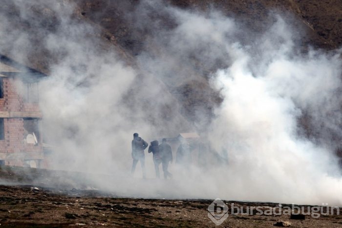 Hakkari'de izinsiz gösteriye polis müdahale etti