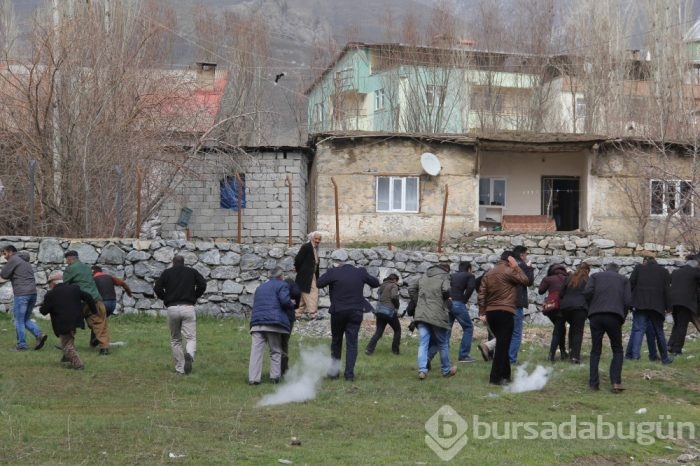 Hakkari'de izinsiz gösteriye polis müdahale etti