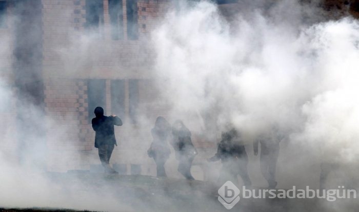 Hakkari'de izinsiz gösteriye polis müdahale etti