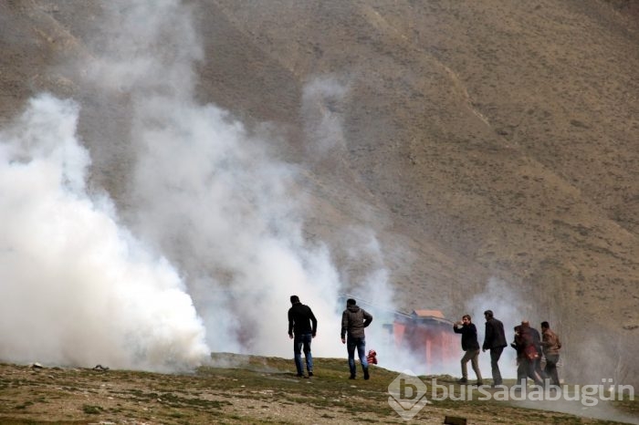 Hakkari'de izinsiz gösteriye polis müdahale etti