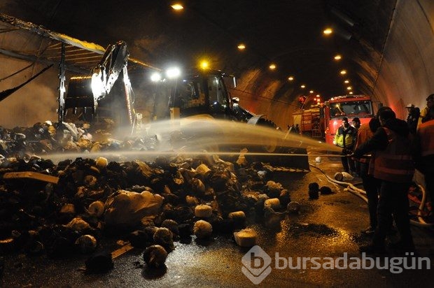 TIR yandı, Bolu Dağı Tüneli ulaşıma kapandı