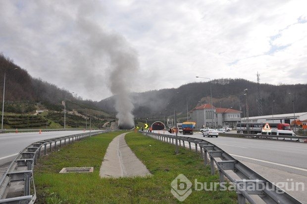 TIR yandı, Bolu Dağı Tüneli ulaşıma kapandı