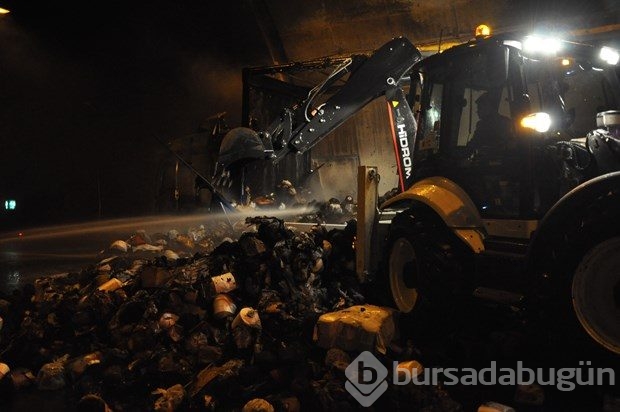 TIR yandı, Bolu Dağı Tüneli ulaşıma kapandı