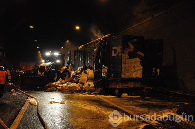 TIR yandı, Bolu Dağı Tüneli ulaşıma kapandı