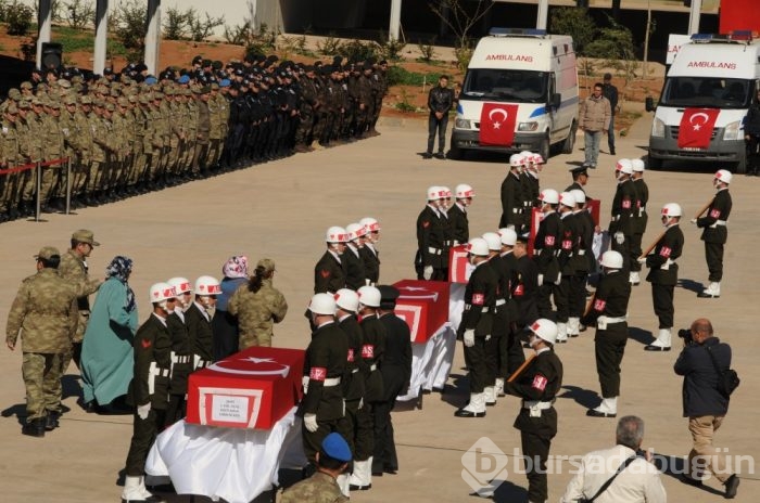 Şehitler için askeri tören düzenlendi