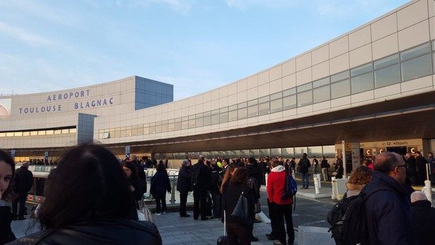 Fransa'da havalimanı güvenlik nedeniyle boşaltıldı