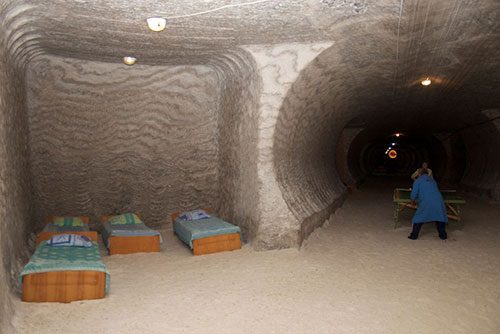 Şifa için yerin 288 metre altına iniyorlar