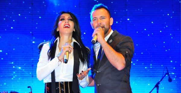 Demet Akalın'dan Hande Yener'e Berksan çalımı!