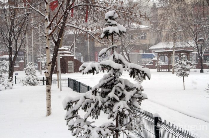 Ardahan güne karla uyandı