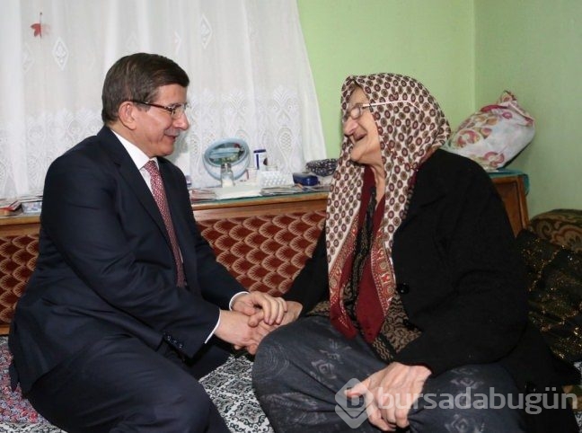 Başbakan Kızılcahamam'da Emine teyzeyi ziyaret etti