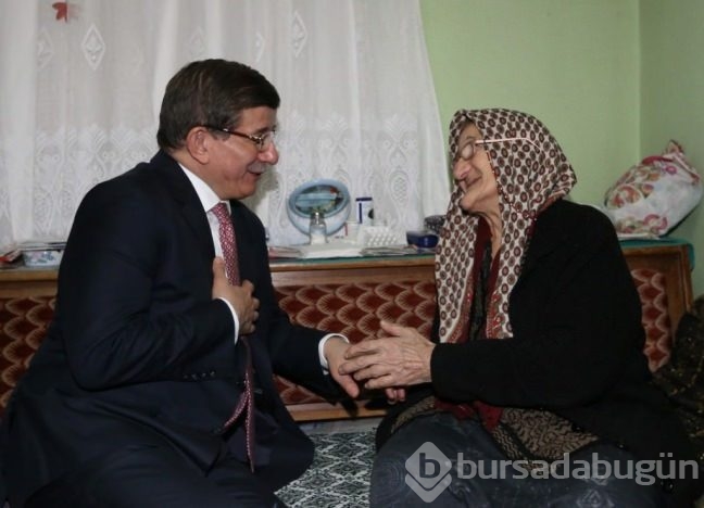 Başbakan Kızılcahamam'da Emine teyzeyi ziyaret etti