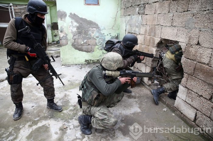 Şırnak'ta PKK'lıların erzak ve ilaç deposu patlatıldı!