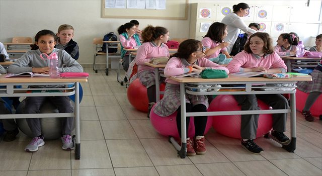 Pilates topuna oturarak ders işlenirse...