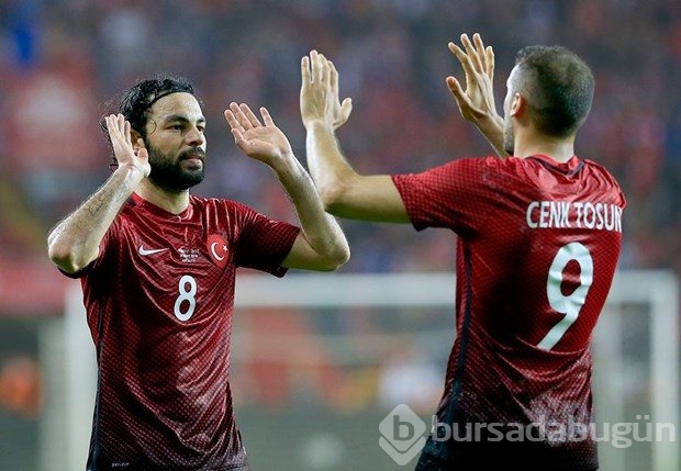 Cenk Tosun: Attığım gollere sevinemiyorum
